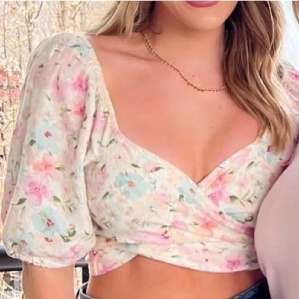 NWT Abercrombie & Fitch Floral Tie Front Crop Top size medium